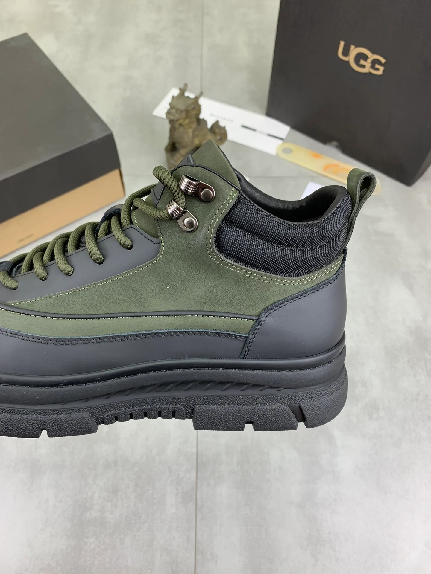 Men's Men's Shoes P620 [New Style] 💰 🆘 "Real Wool" [UGG] 👉 Popular men's shoes official website synchronization 🔰 Genuine quality [proud] is not comparable to the imitations in the general market 🌀 The upper is imported Italian frosted cowhide, and the lining: foot pad 🅰️ grade 🐑 real wool 👻 Only Grade A can show the effect The hand feels smooth and delicate 🔱The shoe shape is grand, only genuine factories can achieve it 🎄The perfect toughness of the original outsole 👻⬛️ allows customers to bid farewell to one-time consumption. Real wool lining, super warm. 3️⃣Colors available Sizes: 38-44